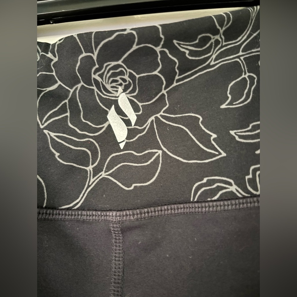 Skechers Black Floral Panel Leggings Women’s Size Large Athletic Stretch